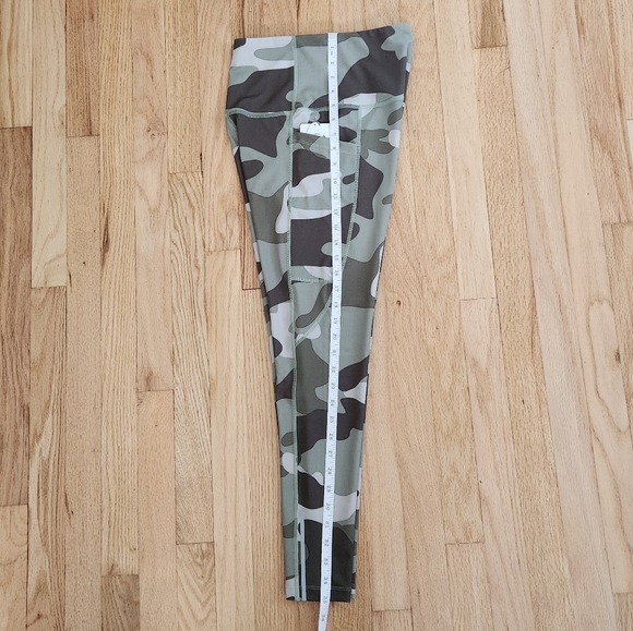TKO Technical Knockout High Rise 7/8 Length Green Camo Leggings Medium - Picture 8 of 8
